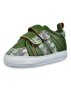 First Steps By Stepping Stones Camo Sneaker Booties by Stepping Stones in Green